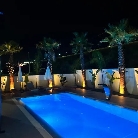 Luxury Pool Paskuqan - Lakeside Villa Tirana