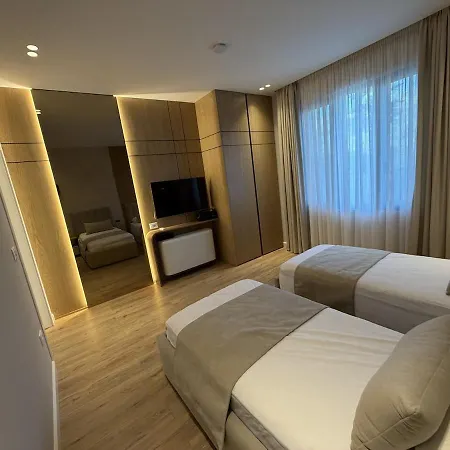 Luxury Pool Paskuqan - Lakeside Villa *