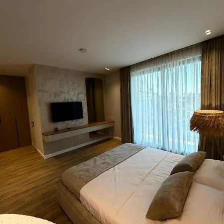 Luxury Pool Paskuqan - Lakeside *