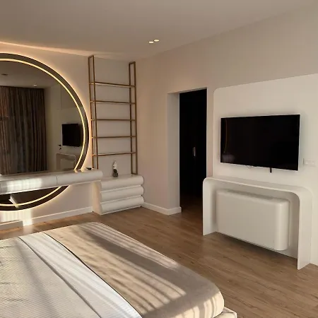 Villa Luxury Pool Paskuqan - Lakeside Tirana