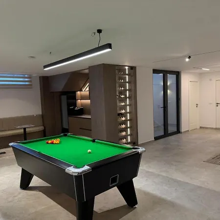 Luxury Pool Paskuqan - Lakeside Villa