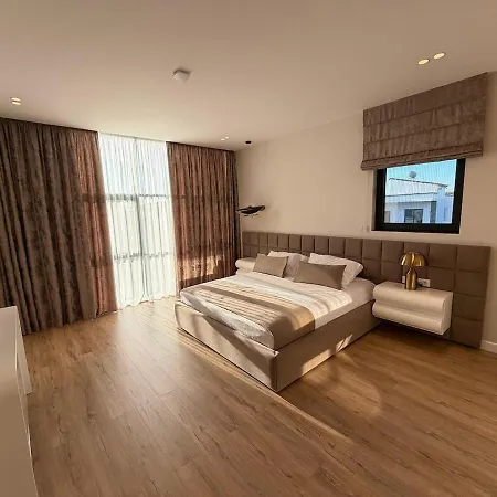 Villa Luxury Pool Paskuqan - Lakeside *