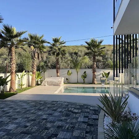 Villa Luxury Pool Paskuqan - Lakeside
