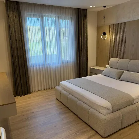 Luxury Pool Paskuqan - Lakeside Villa *