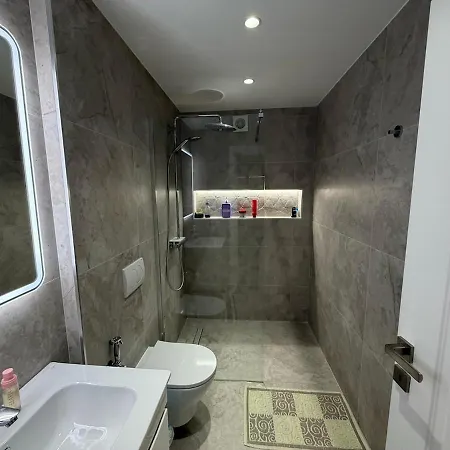 Luxury Pool Paskuqan - Lakeside Villa Tirana