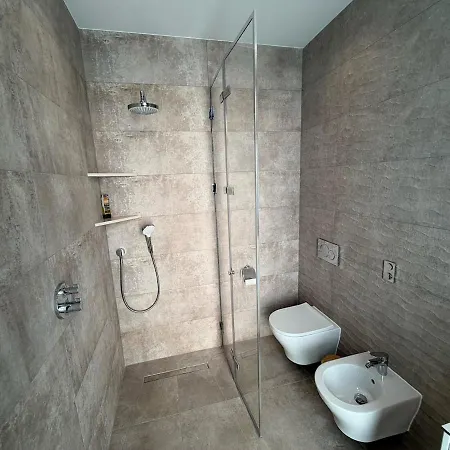 Luxury Pool Paskuqan - Lakeside Villa
