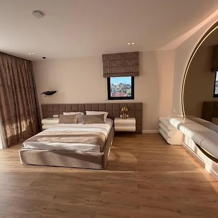 Villa Luxury Pool Paskuqan - Lakeside Tirana