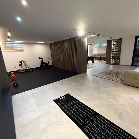 Luxury Pool Paskuqan - Lakeside Villa Tirana