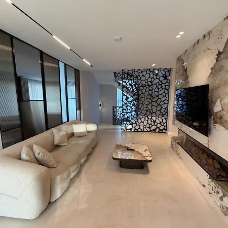 Villa Luxury Pool Paskuqan - Lakeside *