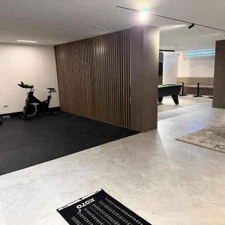 Luxury Pool Paskuqan - Lakeside Villa