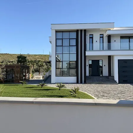 Villa Luxury Pool Paskuqan - Lakeside Tirana