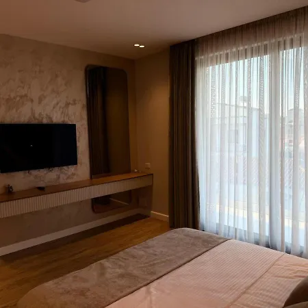 Villa Luxury Pool Paskuqan - Lakeside Tirana